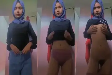 ABG Bocil Hijab Indo Pap Tocil Basah Ngangkang Brutal WOT poster